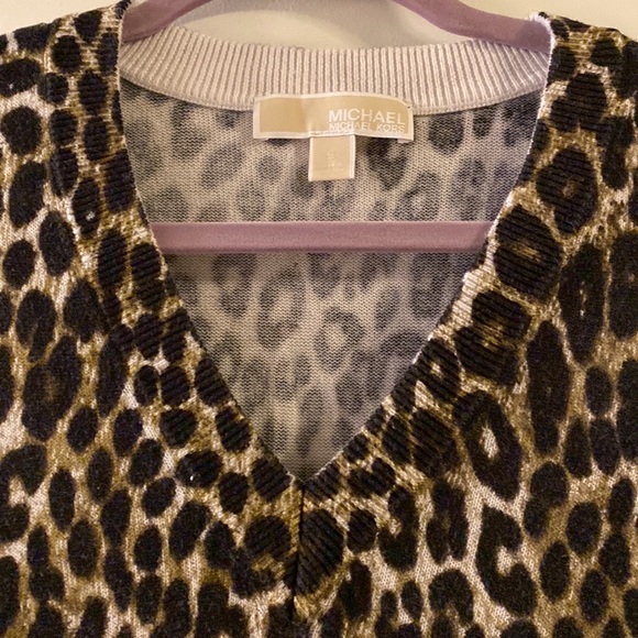 MICHAEL Michael Kors leopard print v-neck pullover sweater - Picture 3 of 7